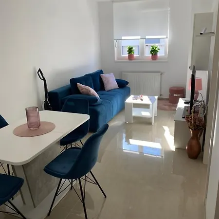 Lola Apartman *
