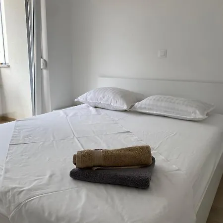 Lola Apartman *